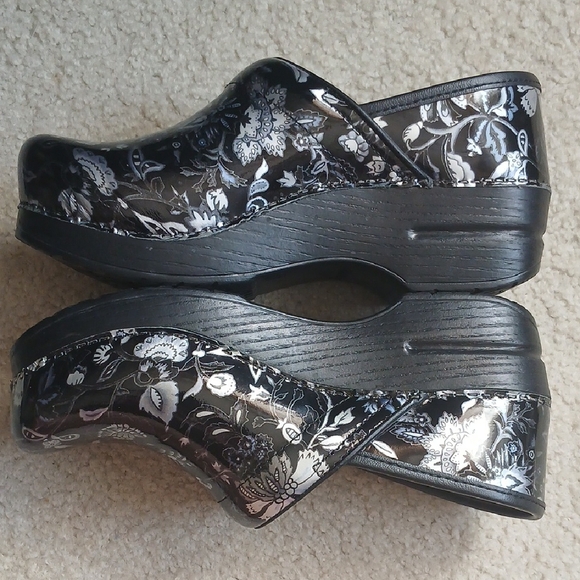 Black Dansko Closed-Back Clog With Silver & Metallic Blue Floral Design - Picture 5 of 7